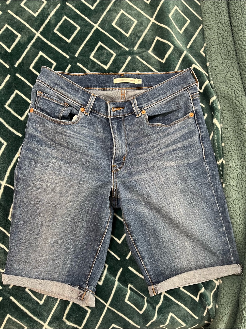 LEVIS Classic Bermuda Denim Shorts EUC
